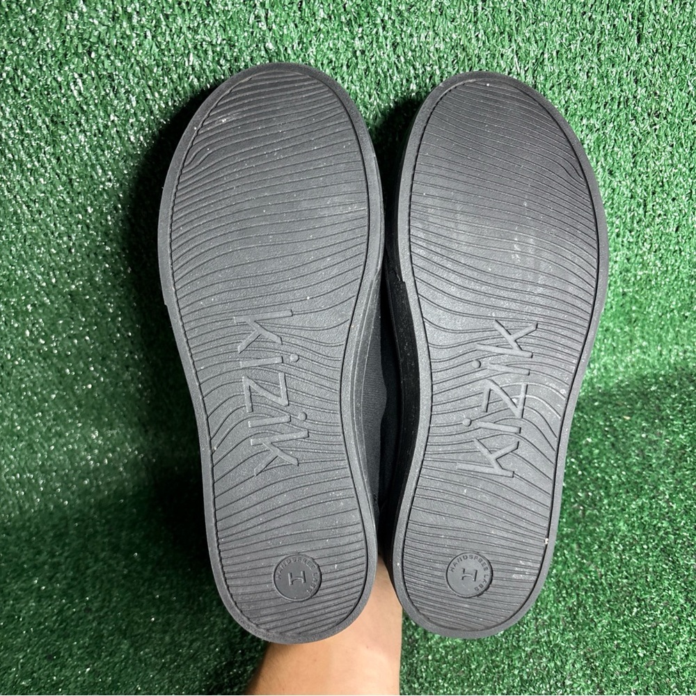 Kizik‎ Irvine Triple Black Mens Size 10.5 Wide Slip In Work Casual Sneakers - Picture 8 of 12